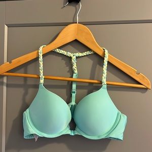 Victoria’s Secret push-up / pigeonnant bra